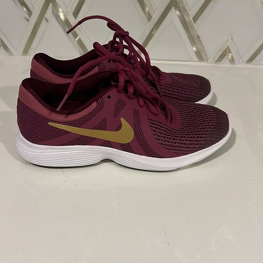 Nike tennis shoes